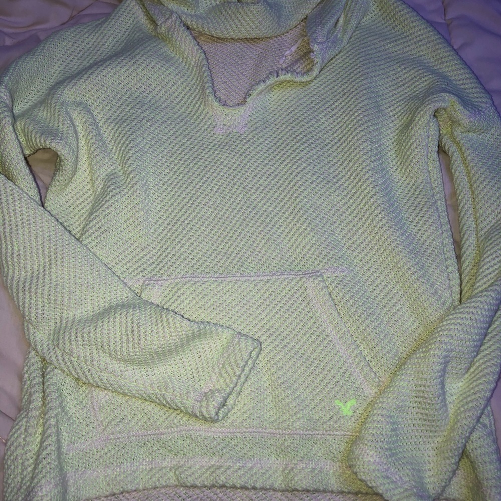 AMERICAN EAGLE YELLOW SWEATSHIRT